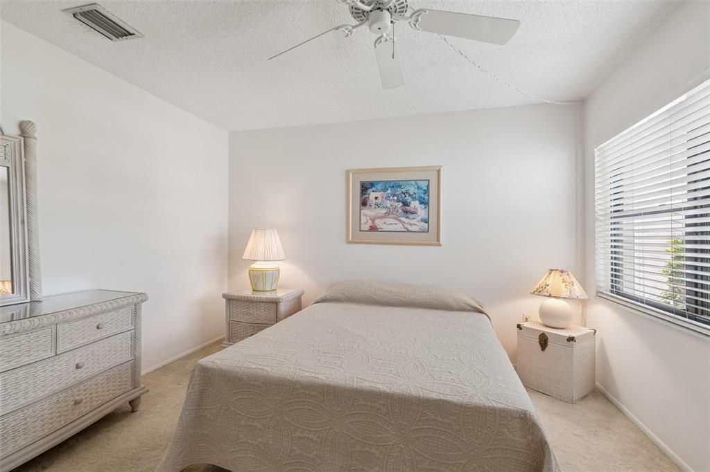 For Sale: $299,000 (2 beds, 2 baths, 1320 Square Feet)