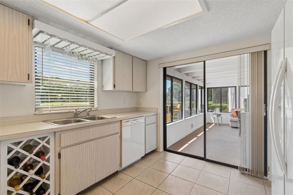 For Sale: $299,000 (2 beds, 2 baths, 1320 Square Feet)