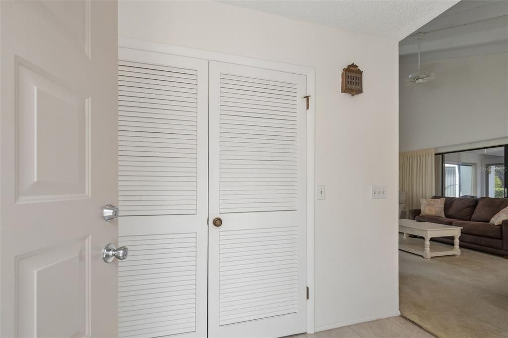 For Sale: $299,000 (2 beds, 2 baths, 1320 Square Feet)