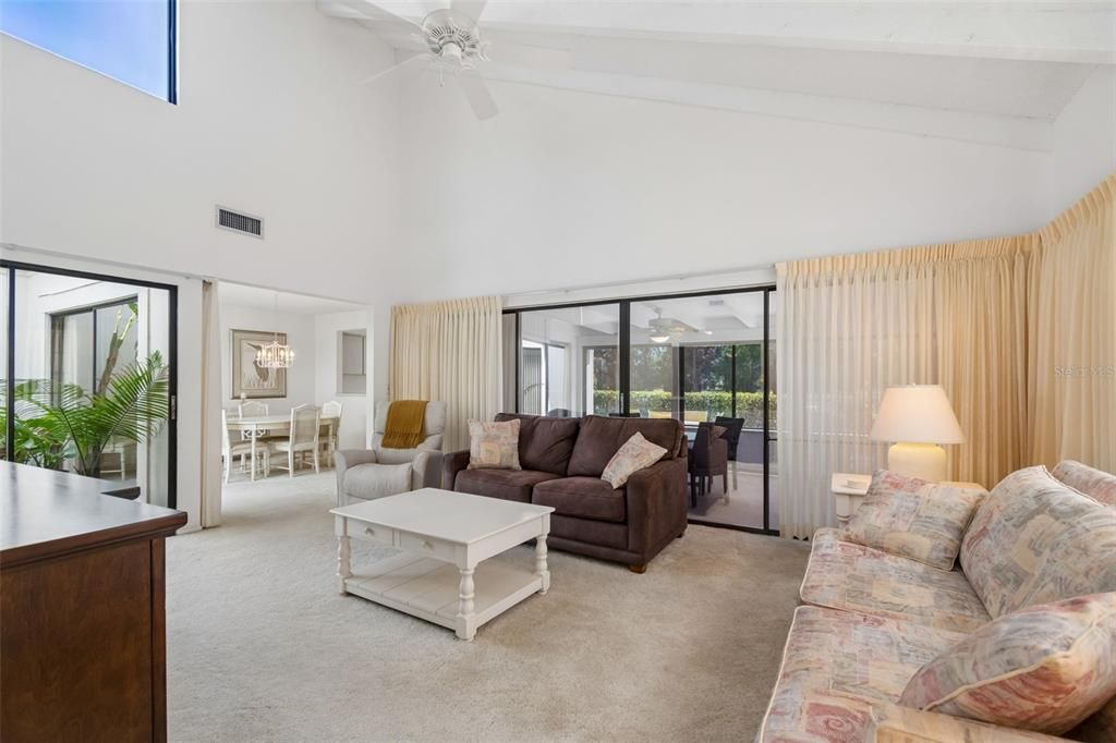 For Sale: $299,000 (2 beds, 2 baths, 1320 Square Feet)
