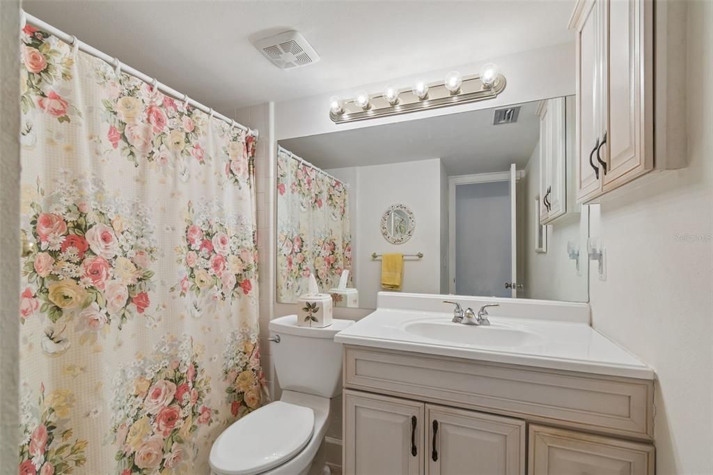 For Sale: $299,000 (2 beds, 2 baths, 1320 Square Feet)