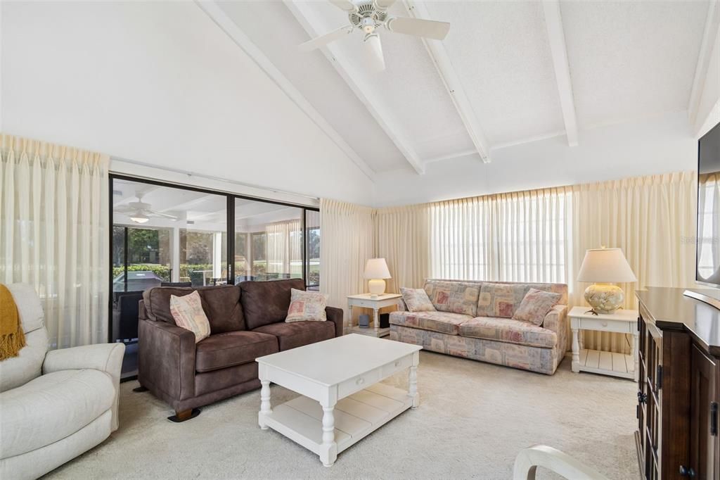 For Sale: $299,000 (2 beds, 2 baths, 1320 Square Feet)