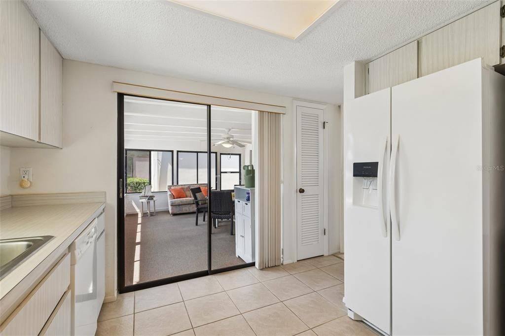 For Sale: $299,000 (2 beds, 2 baths, 1320 Square Feet)