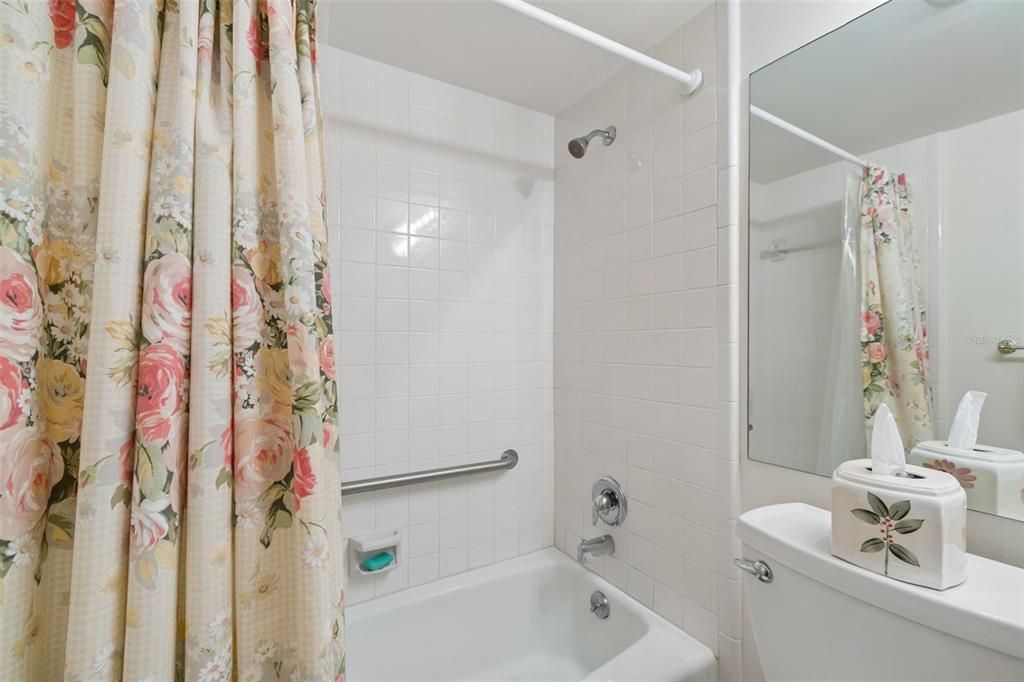For Sale: $299,000 (2 beds, 2 baths, 1320 Square Feet)