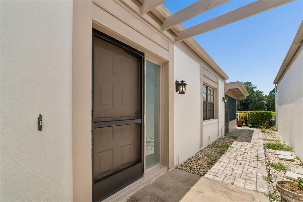 For Sale: $299,000 (2 beds, 2 baths, 1320 Square Feet)