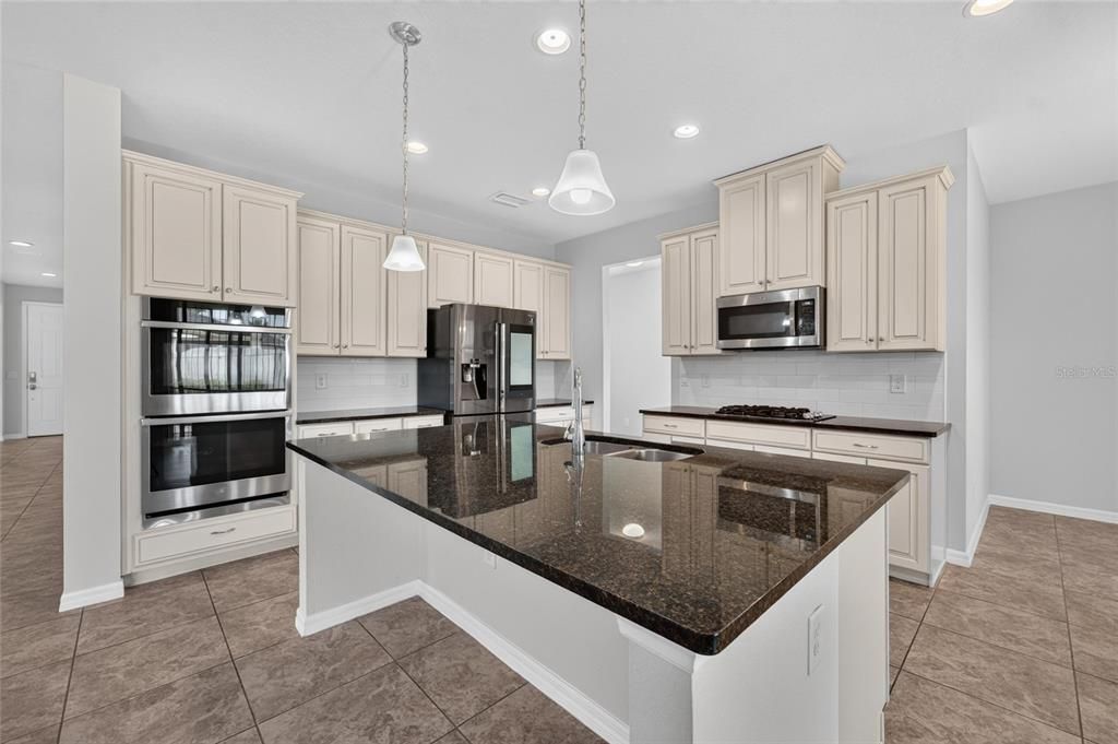 For Sale: $580,000 (4 beds, 3 baths, 3499 Square Feet)