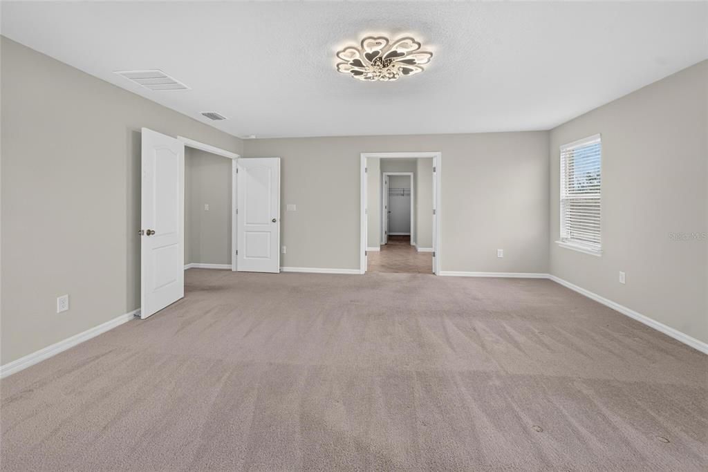 For Sale: $580,000 (4 beds, 3 baths, 3499 Square Feet)