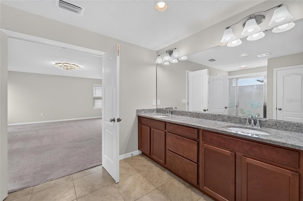 For Sale: $580,000 (4 beds, 3 baths, 3499 Square Feet)