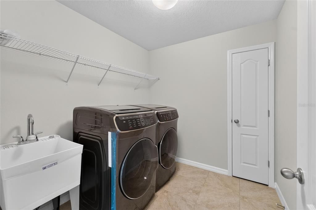 For Sale: $580,000 (4 beds, 3 baths, 3499 Square Feet)