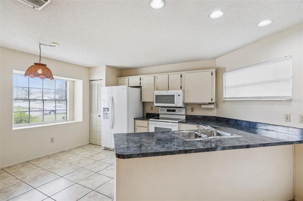 For Sale: $535,000 (4 beds, 0 baths, 2113 Square Feet)