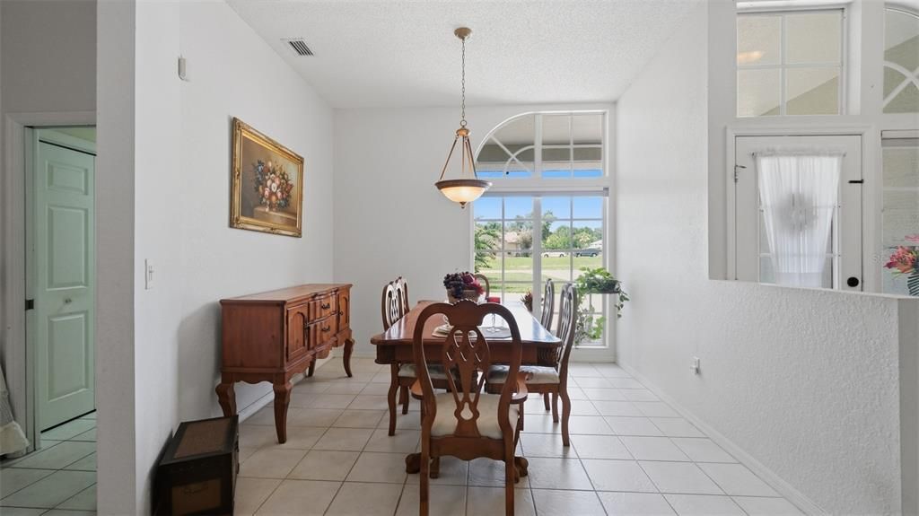 En Venta: $435,000 (4 camas, 3 baños, 2236 Pies cuadrados)