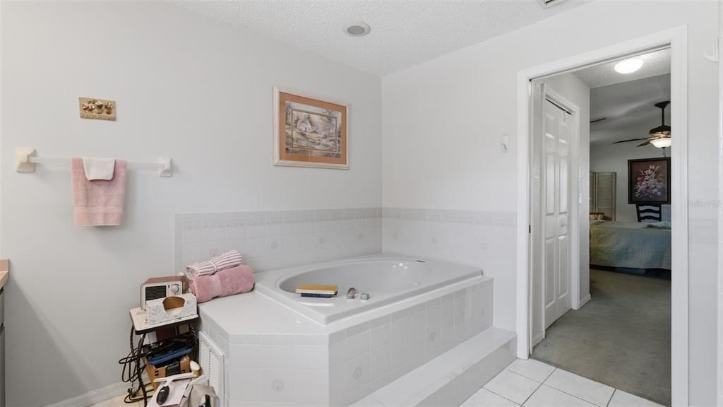 En Venta: $435,000 (4 camas, 3 baños, 2236 Pies cuadrados)