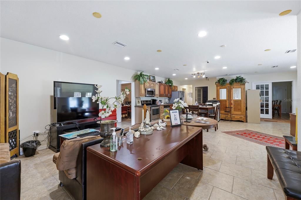 En Venta: $649,000 (0 camas, 0 baños, 2379 Pies cuadrados)