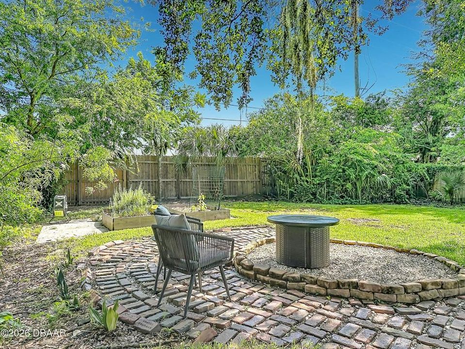 For Sale: $369,900 (3 beds, 1 baths, 1453 Square Feet)