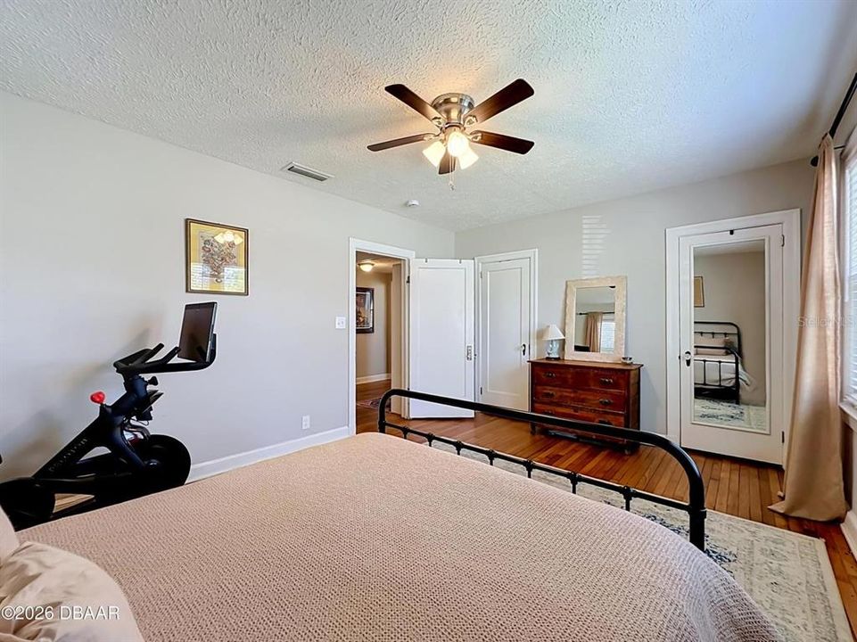 For Sale: $369,900 (3 beds, 1 baths, 1453 Square Feet)
