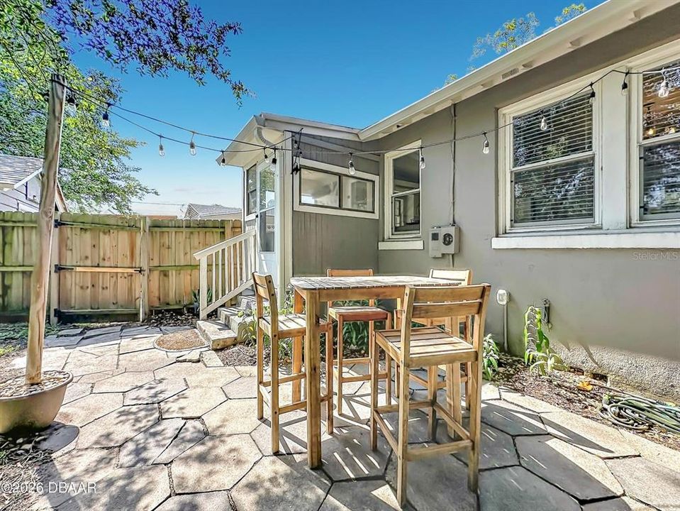 For Sale: $369,900 (3 beds, 1 baths, 1453 Square Feet)