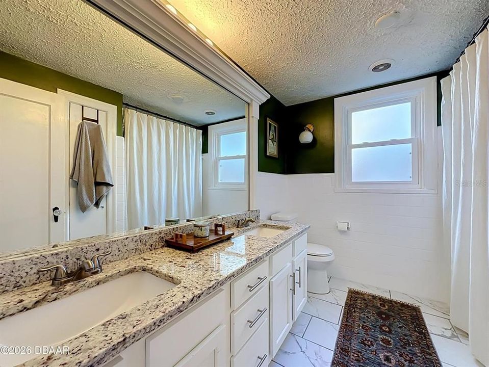 For Sale: $369,900 (3 beds, 1 baths, 1453 Square Feet)