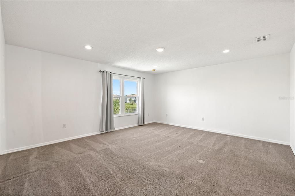 Activo con contrato: $499,990 (4 camas, 3 baños, 2869 Pies cuadrados)