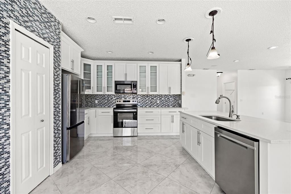Activo con contrato: $499,990 (4 camas, 3 baños, 2869 Pies cuadrados)