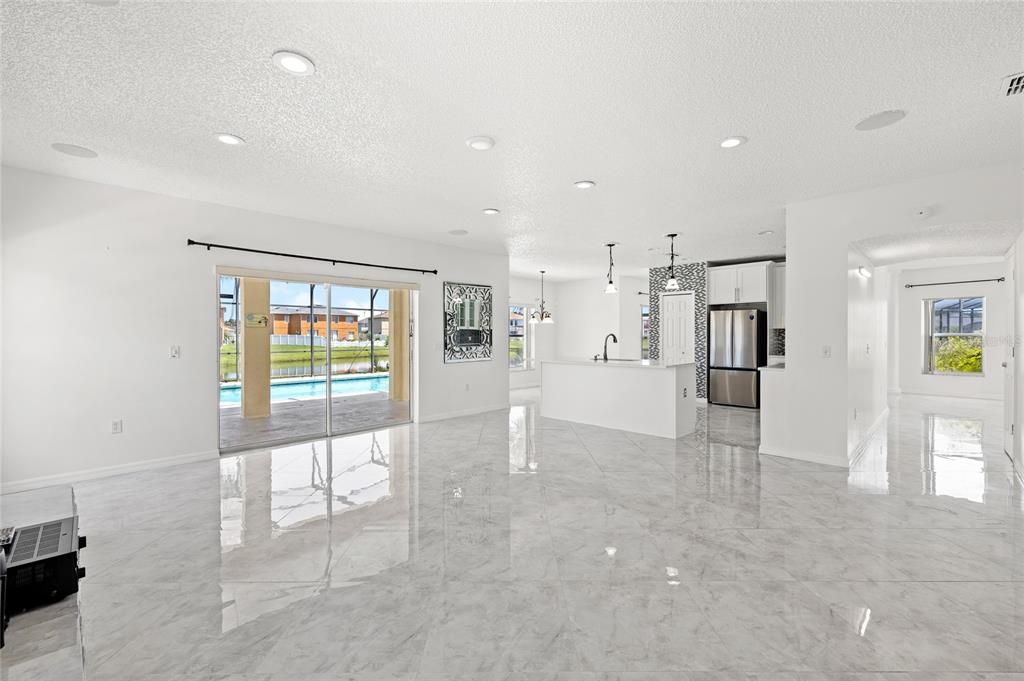 Activo con contrato: $499,990 (4 camas, 3 baños, 2869 Pies cuadrados)