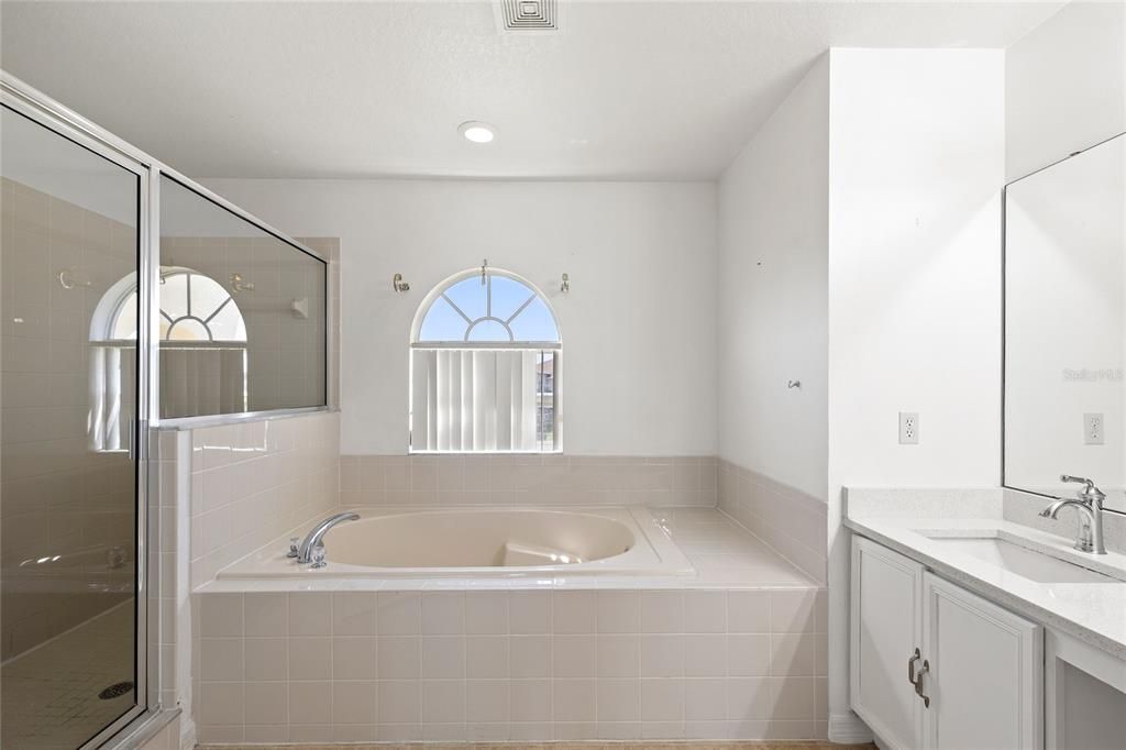 Activo con contrato: $499,990 (4 camas, 3 baños, 2869 Pies cuadrados)