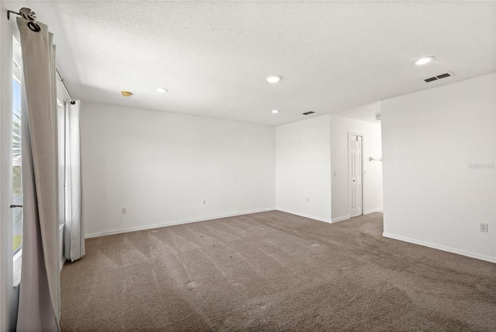 Activo con contrato: $499,990 (4 camas, 3 baños, 2869 Pies cuadrados)