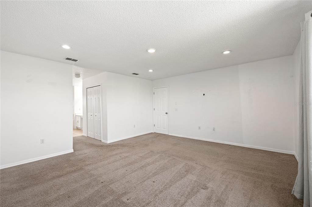 Activo con contrato: $499,990 (4 camas, 3 baños, 2869 Pies cuadrados)