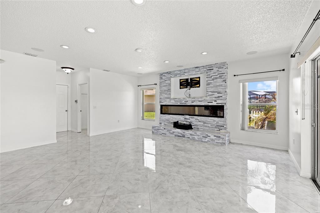 Activo con contrato: $499,990 (4 camas, 3 baños, 2869 Pies cuadrados)