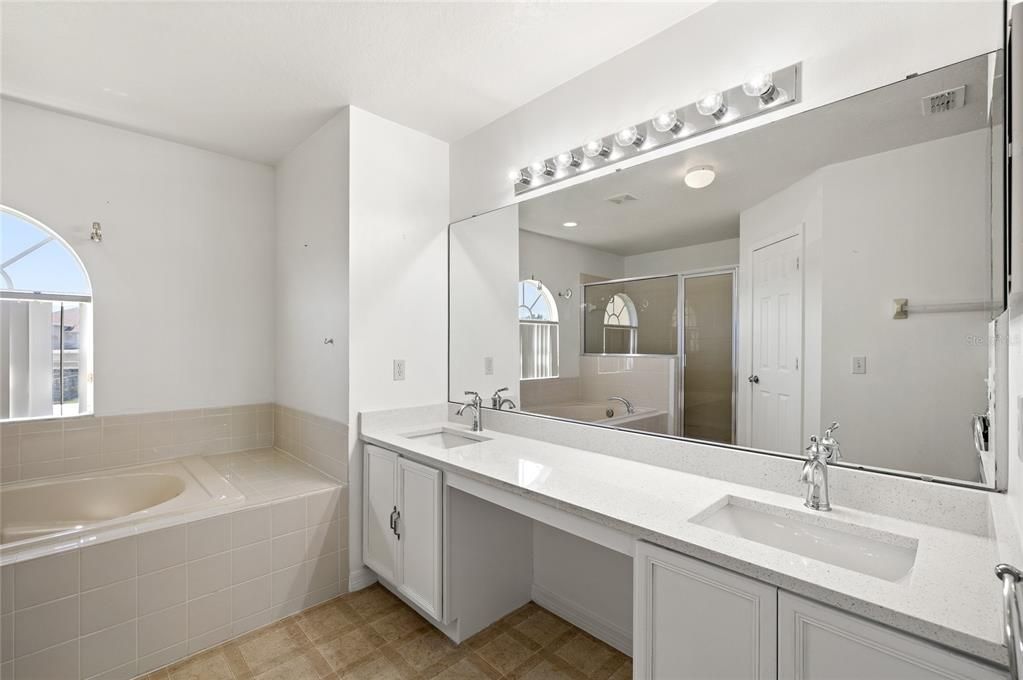 Activo con contrato: $499,990 (4 camas, 3 baños, 2869 Pies cuadrados)