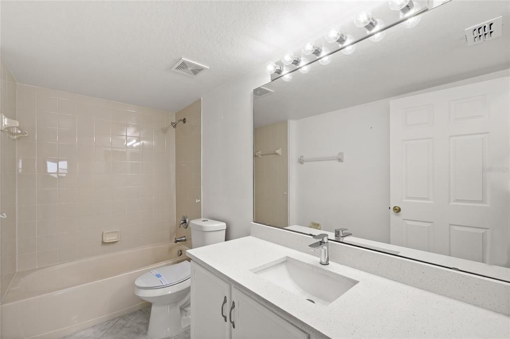 Activo con contrato: $499,990 (4 camas, 3 baños, 2869 Pies cuadrados)