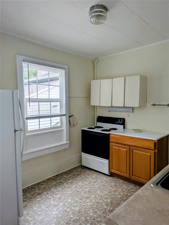 For Rent: $1,225 (2 beds, 1 baths, 1226 Square Feet)