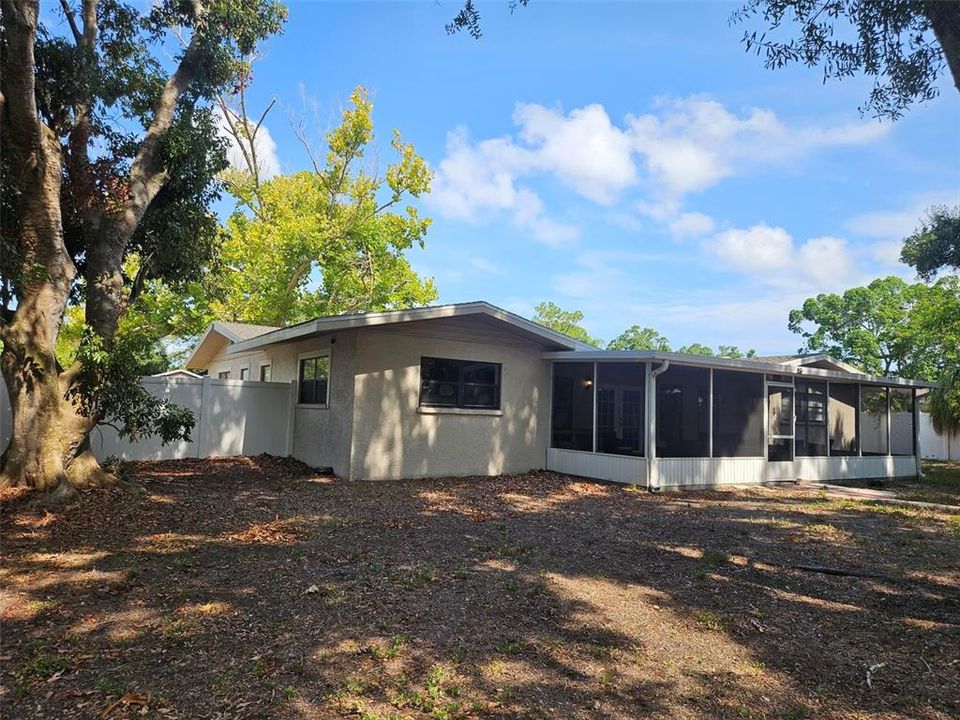 En Venta: $549,990 (4 camas, 2 baños, 2251 Pies cuadrados)