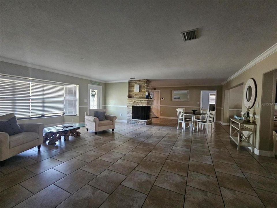 En Venta: $549,990 (4 camas, 2 baños, 2251 Pies cuadrados)