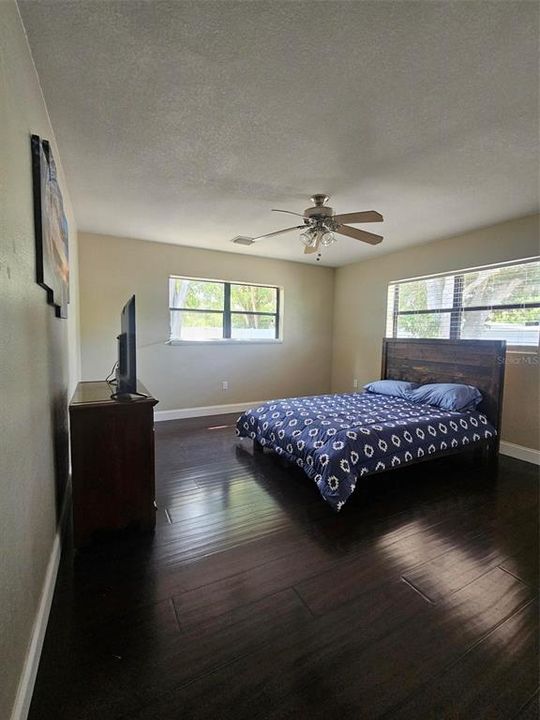 En Venta: $549,990 (4 camas, 2 baños, 2251 Pies cuadrados)