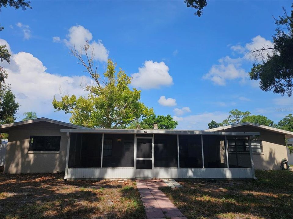 En Venta: $549,990 (4 camas, 2 baños, 2251 Pies cuadrados)