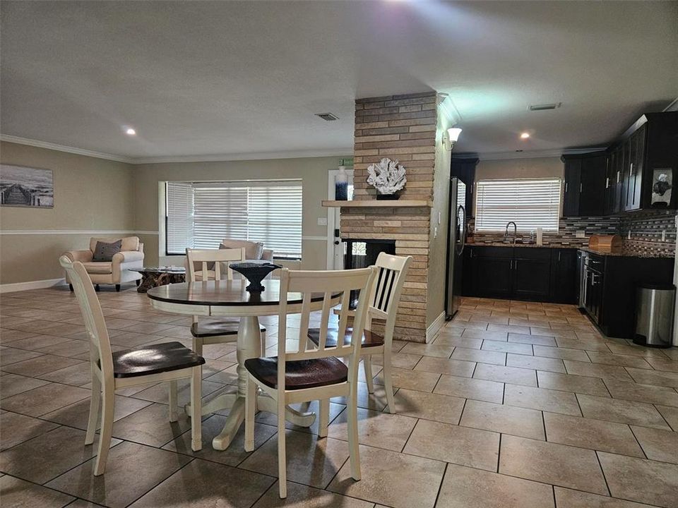 En Venta: $549,990 (4 camas, 2 baños, 2251 Pies cuadrados)