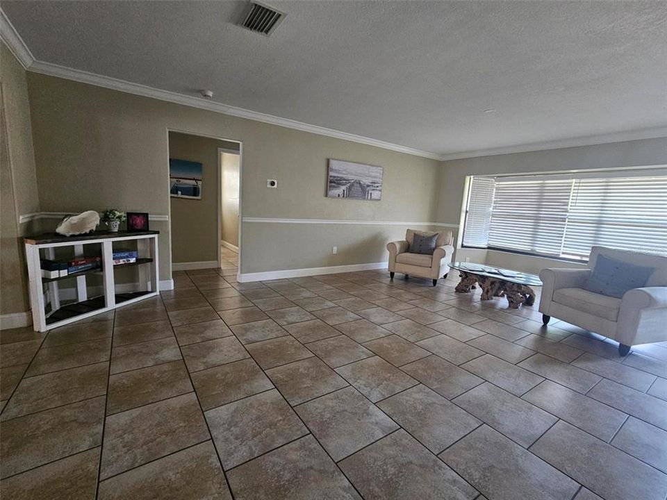 En Venta: $549,990 (4 camas, 2 baños, 2251 Pies cuadrados)