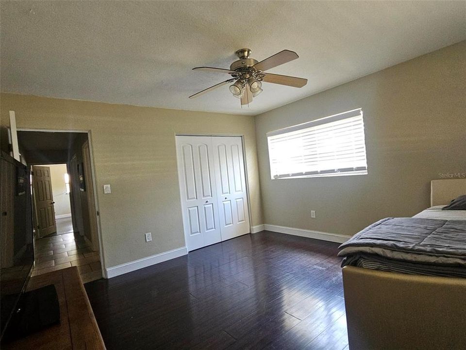En Venta: $549,990 (4 camas, 2 baños, 2251 Pies cuadrados)