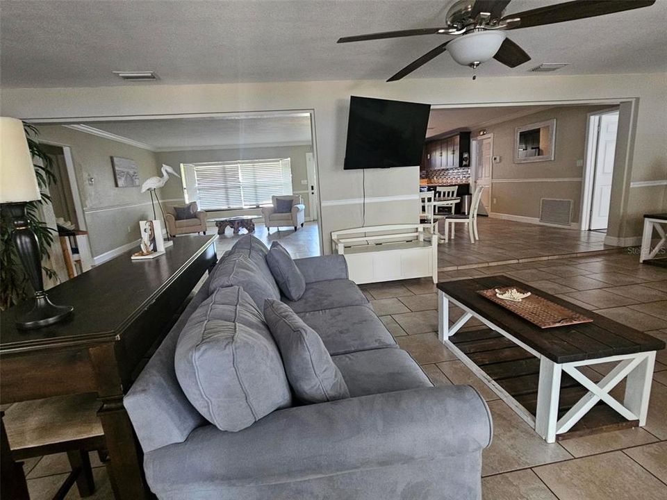 En Venta: $549,990 (4 camas, 2 baños, 2251 Pies cuadrados)