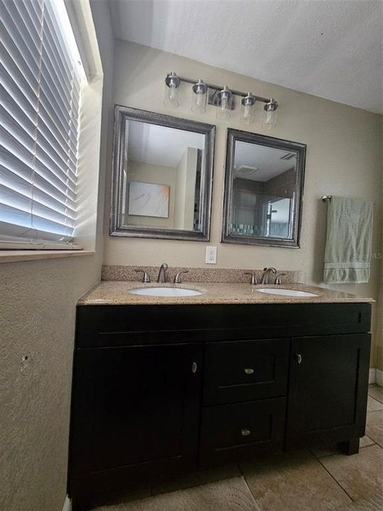 En Venta: $549,990 (4 camas, 2 baños, 2251 Pies cuadrados)