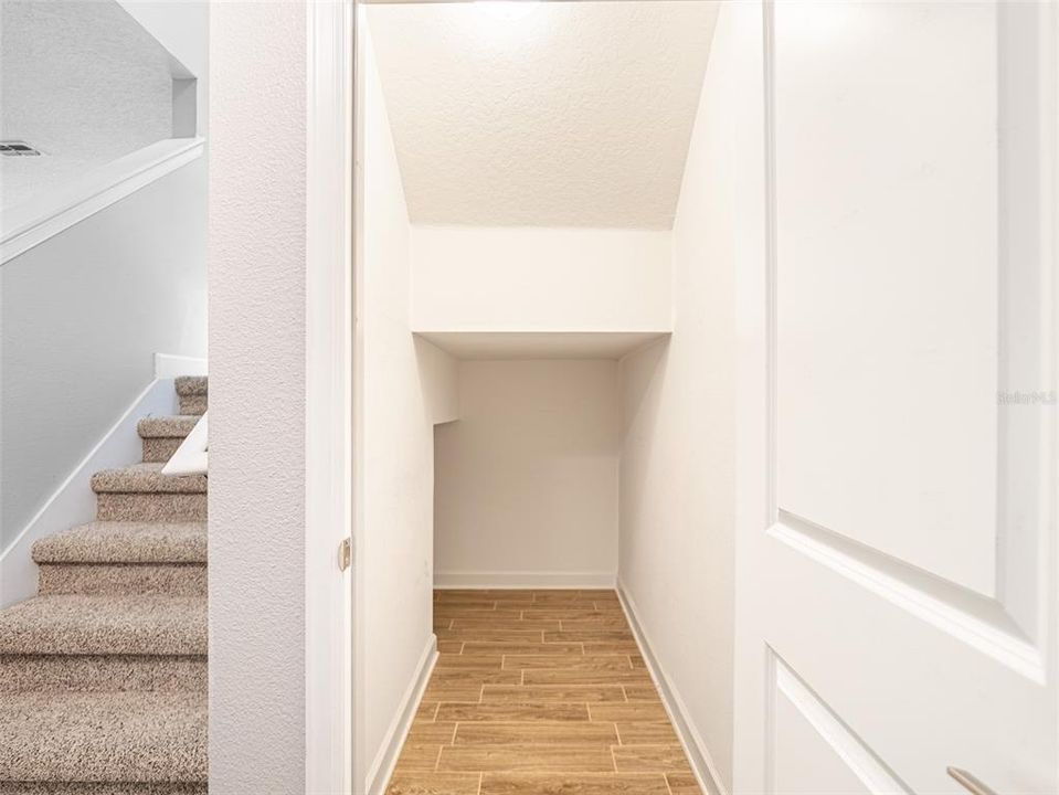 На продажу: $699,000 (6 спален, 4 ванн, 3880 Квадратных фут)