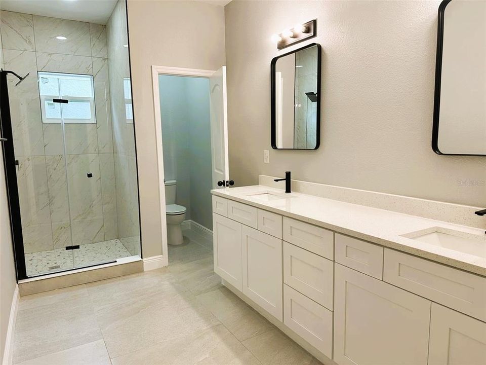 En Venta: $599,900 (4 camas, 4 baños, 2724 Pies cuadrados)