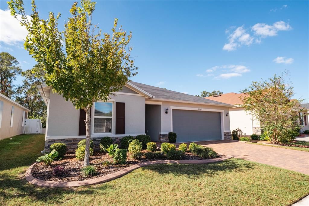 For Rent: $2,200 (3 beds, 2 baths, 1288 Square Feet)
