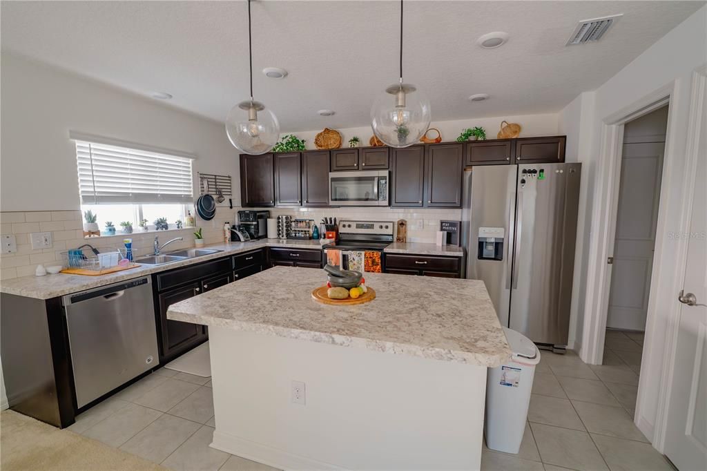 For Rent: $2,200 (3 beds, 2 baths, 1288 Square Feet)