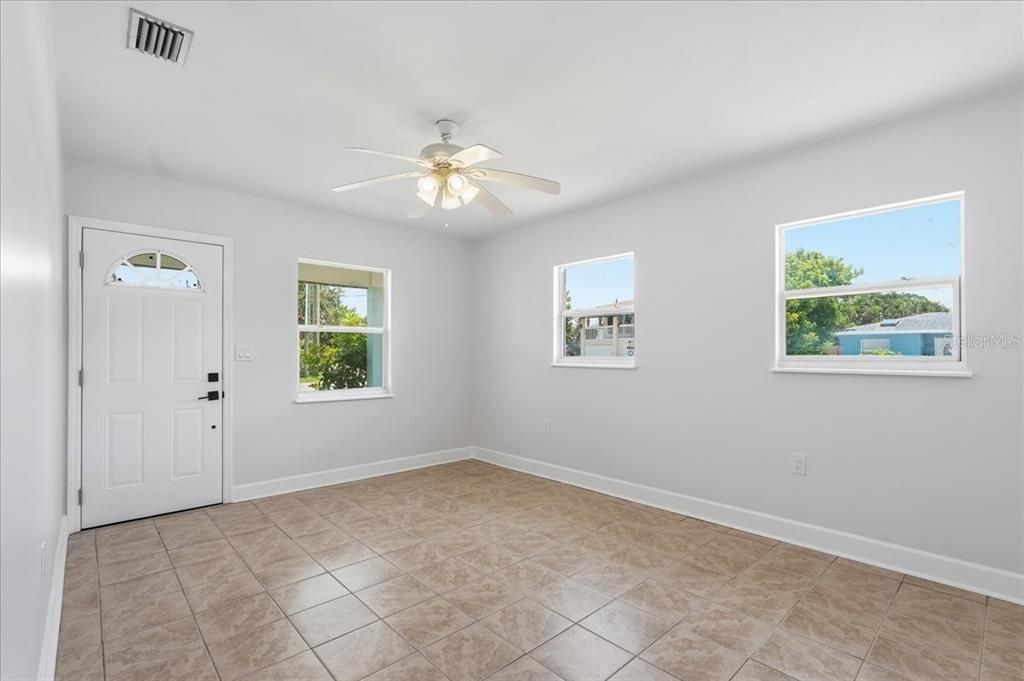 En Venta: $499,900 (2 camas, 1 baños, 768 Pies cuadrados)