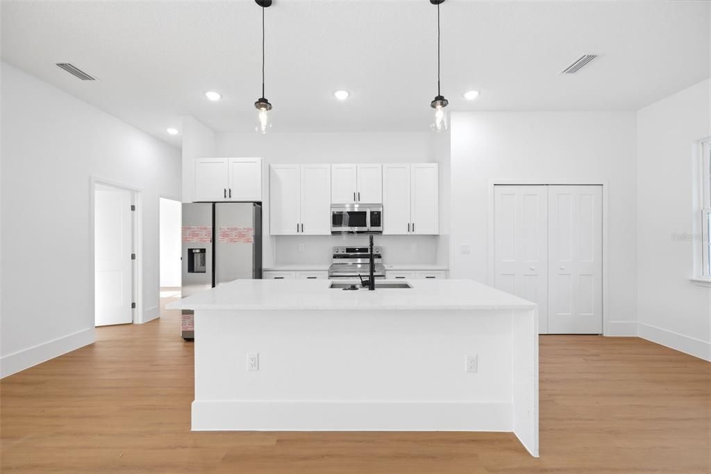 En Venta: $394,990 (4 camas, 2 baños, 1799 Pies cuadrados)