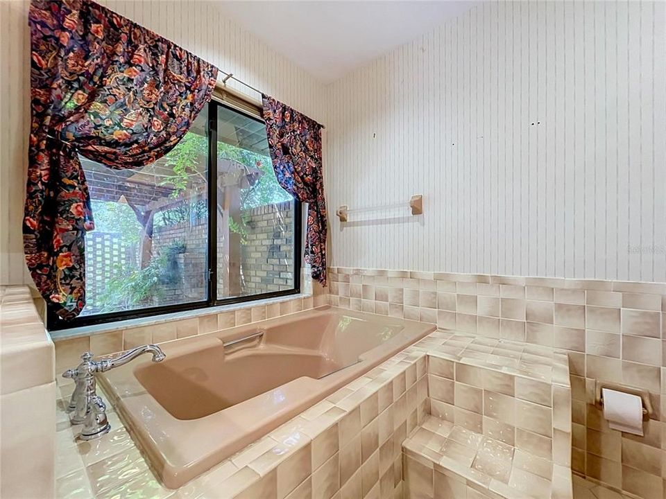 На продажу: $395,000 (3 спален, 3 ванн, 2430 Квадратных фут)