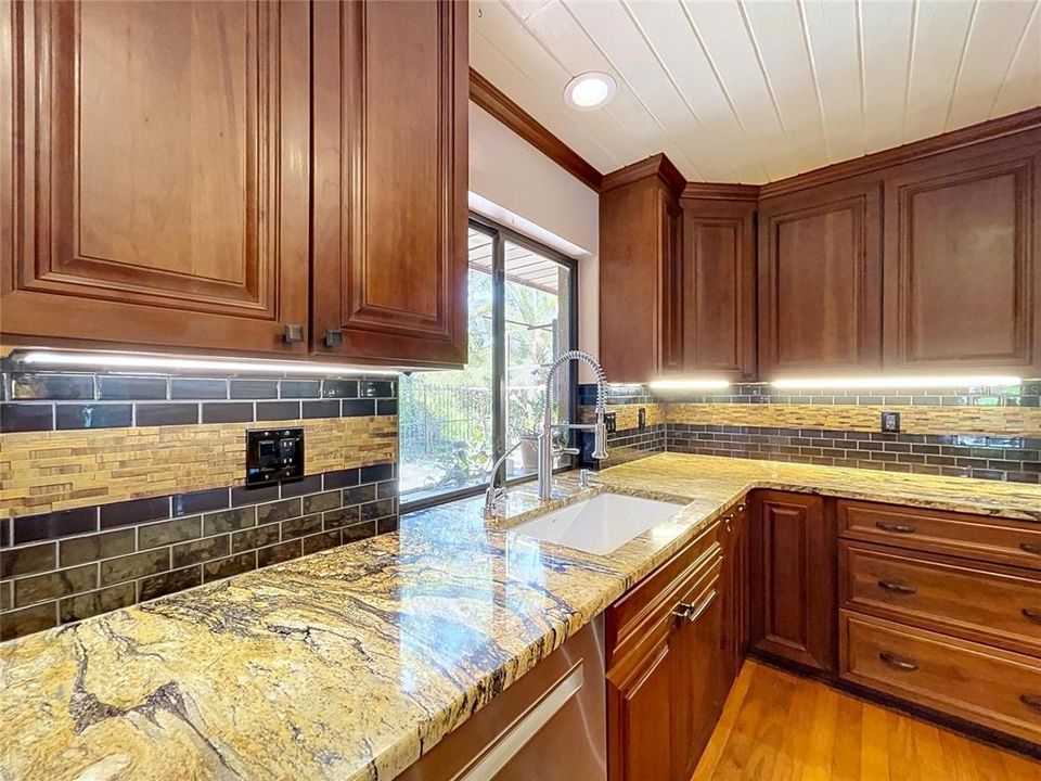 На продажу: $395,000 (3 спален, 3 ванн, 2430 Квадратных фут)
