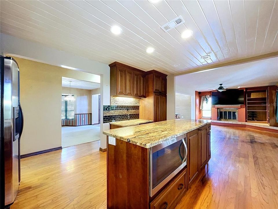 На продажу: $395,000 (3 спален, 3 ванн, 2430 Квадратных фут)