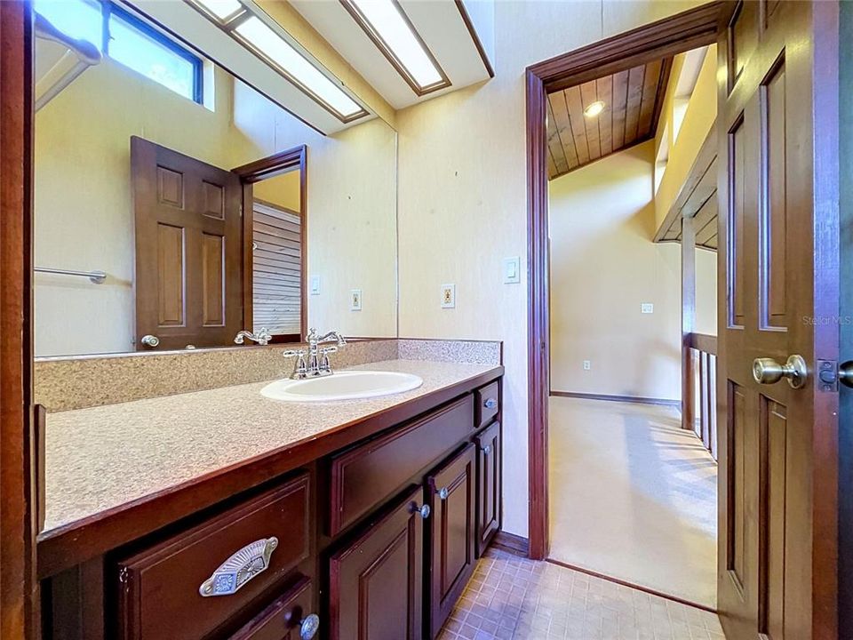 На продажу: $395,000 (3 спален, 3 ванн, 2430 Квадратных фут)